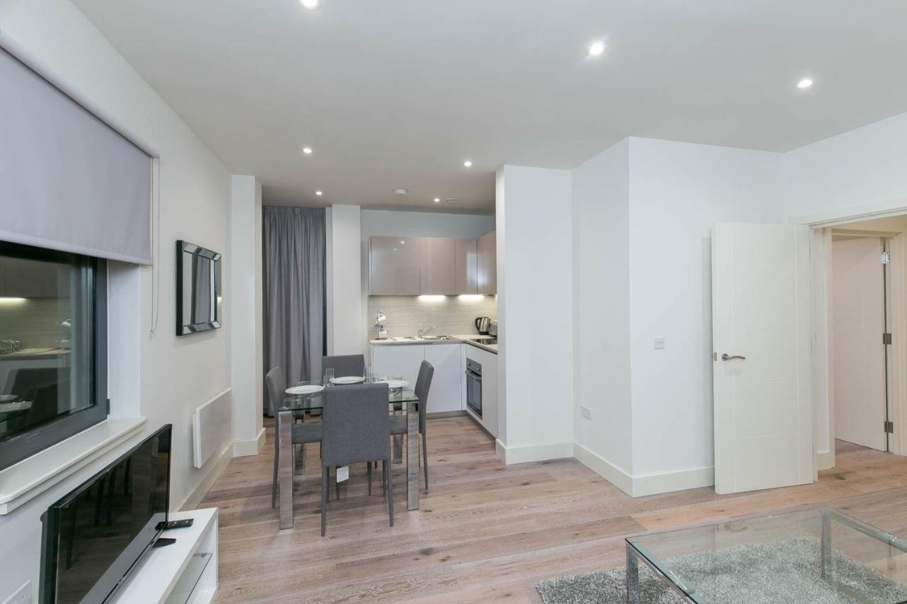Deluxe Apartments By Heathrow 하몬드스워스 외부 사진