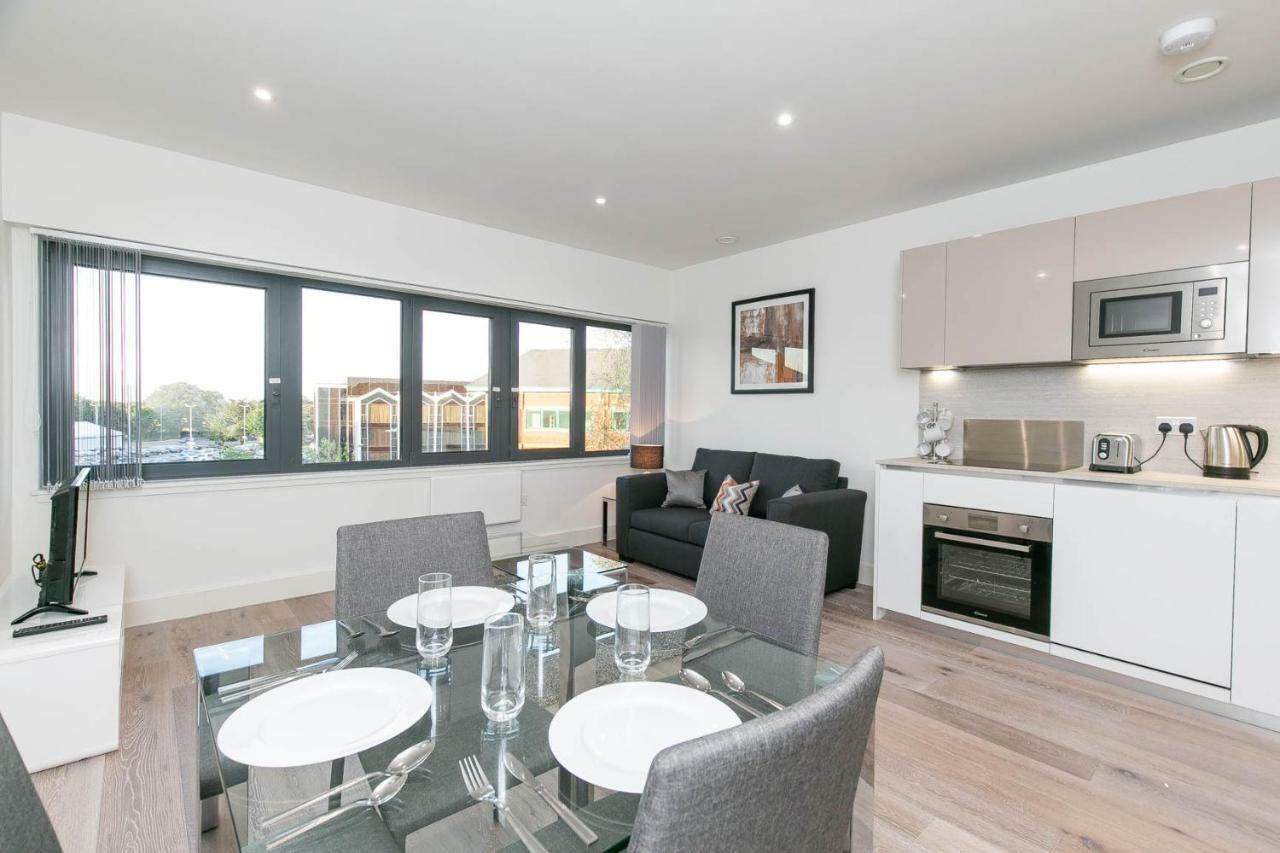 Deluxe Apartments By Heathrow 하몬드스워스 외부 사진