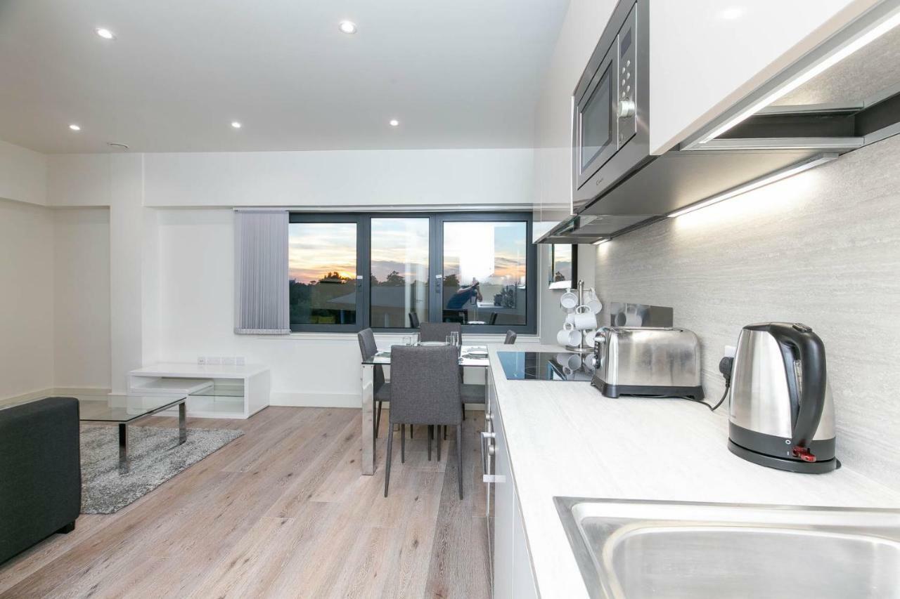 Deluxe Apartments By Heathrow 하몬드스워스 외부 사진
