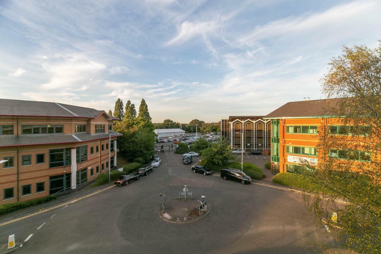 Deluxe Apartments By Heathrow 하몬드스워스 외부 사진