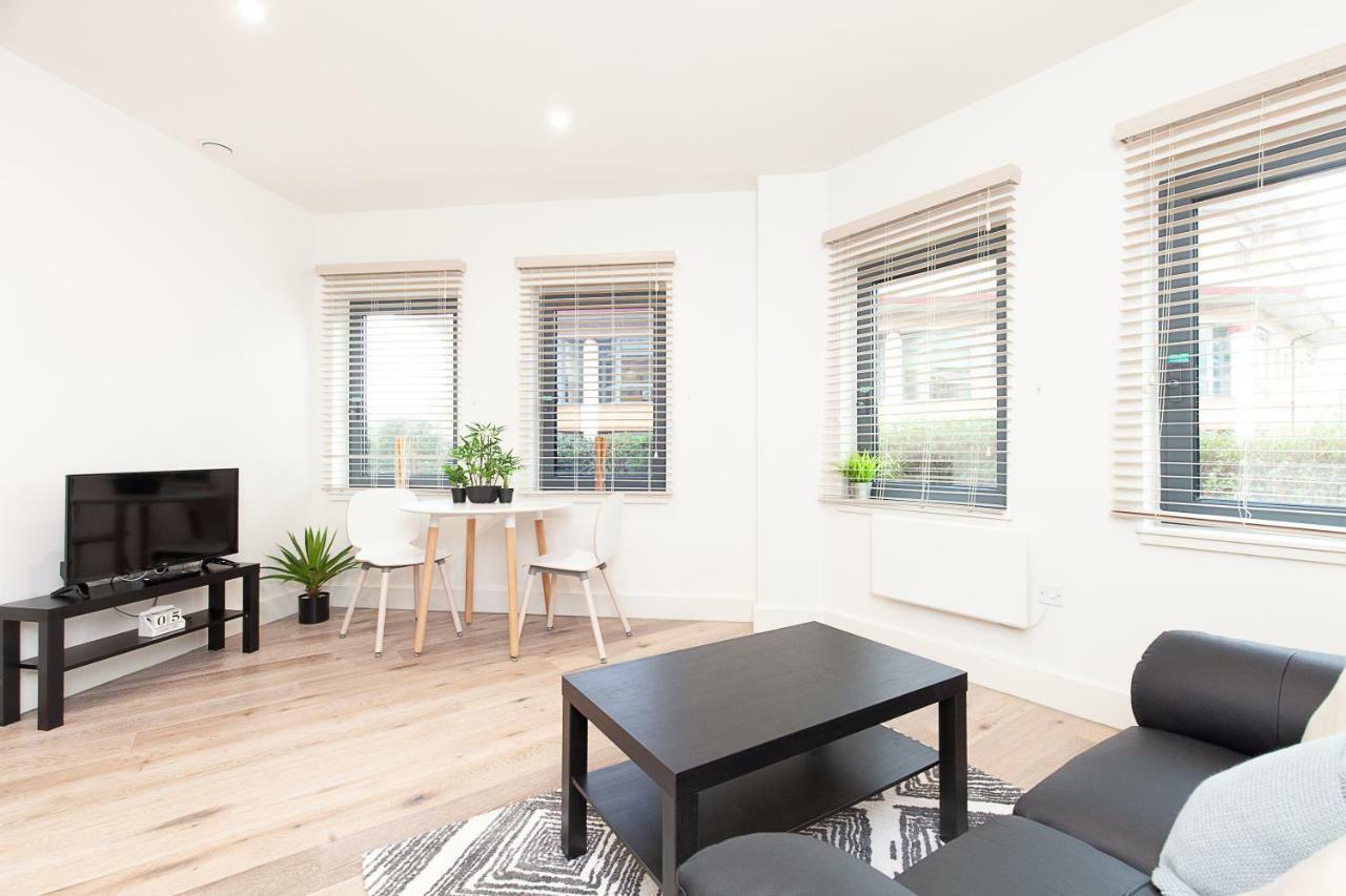 Deluxe Apartments By Heathrow 하몬드스워스 외부 사진