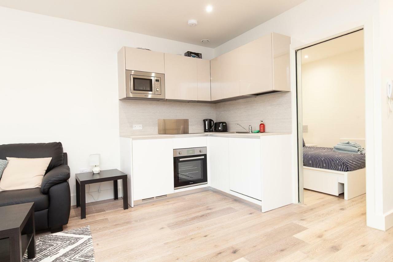 Deluxe Apartments By Heathrow 하몬드스워스 외부 사진