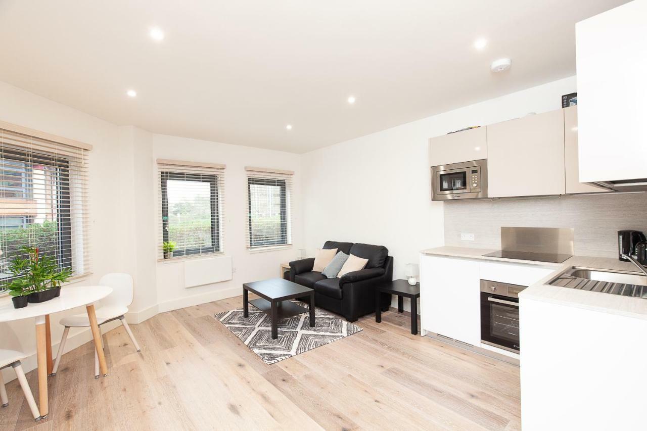 Deluxe Apartments By Heathrow 하몬드스워스 외부 사진