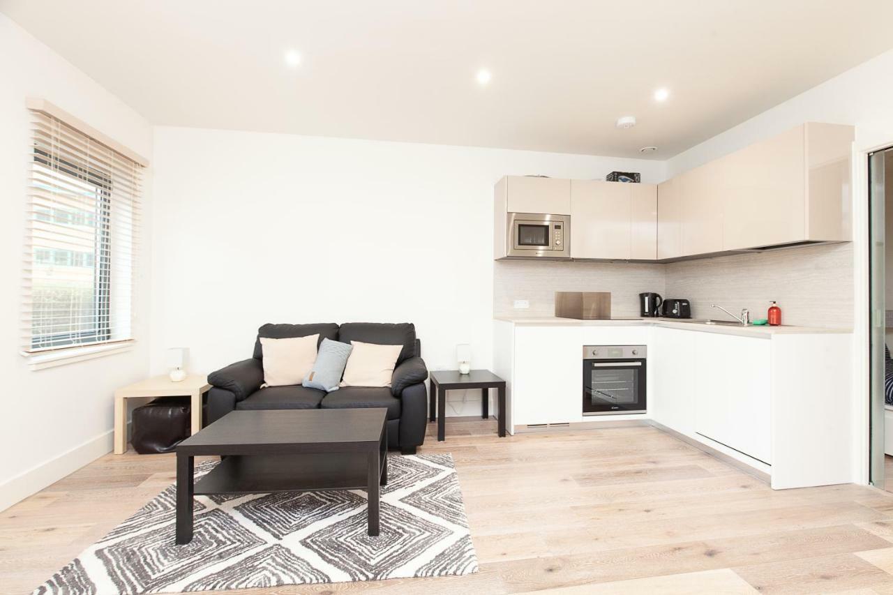 Deluxe Apartments By Heathrow 하몬드스워스 외부 사진