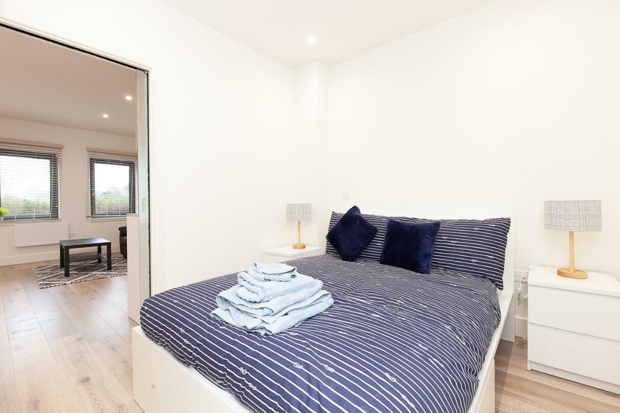 Deluxe Apartments By Heathrow 하몬드스워스 외부 사진