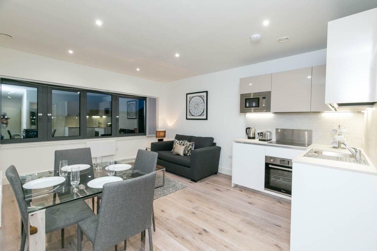 Deluxe Apartments By Heathrow 하몬드스워스 외부 사진