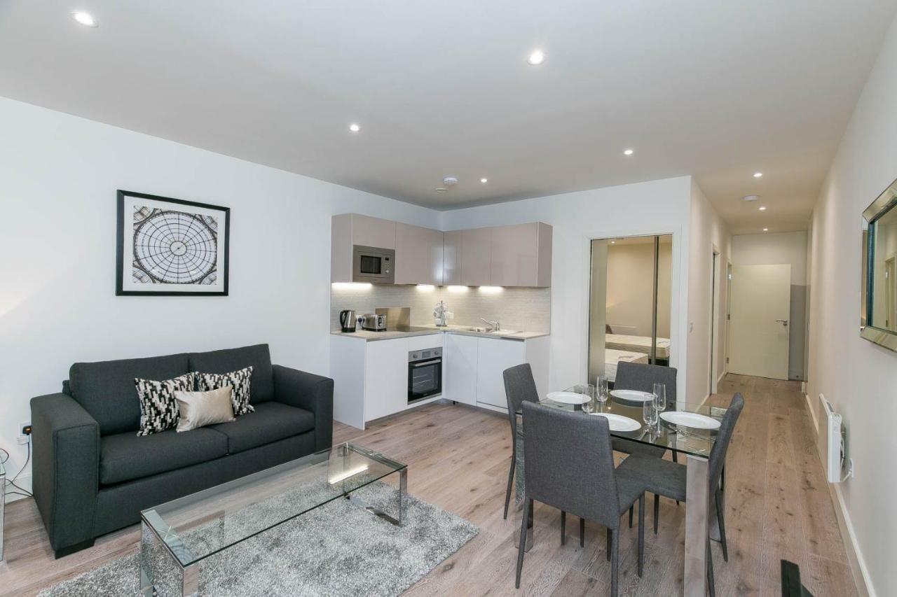 Deluxe Apartments By Heathrow 하몬드스워스 외부 사진