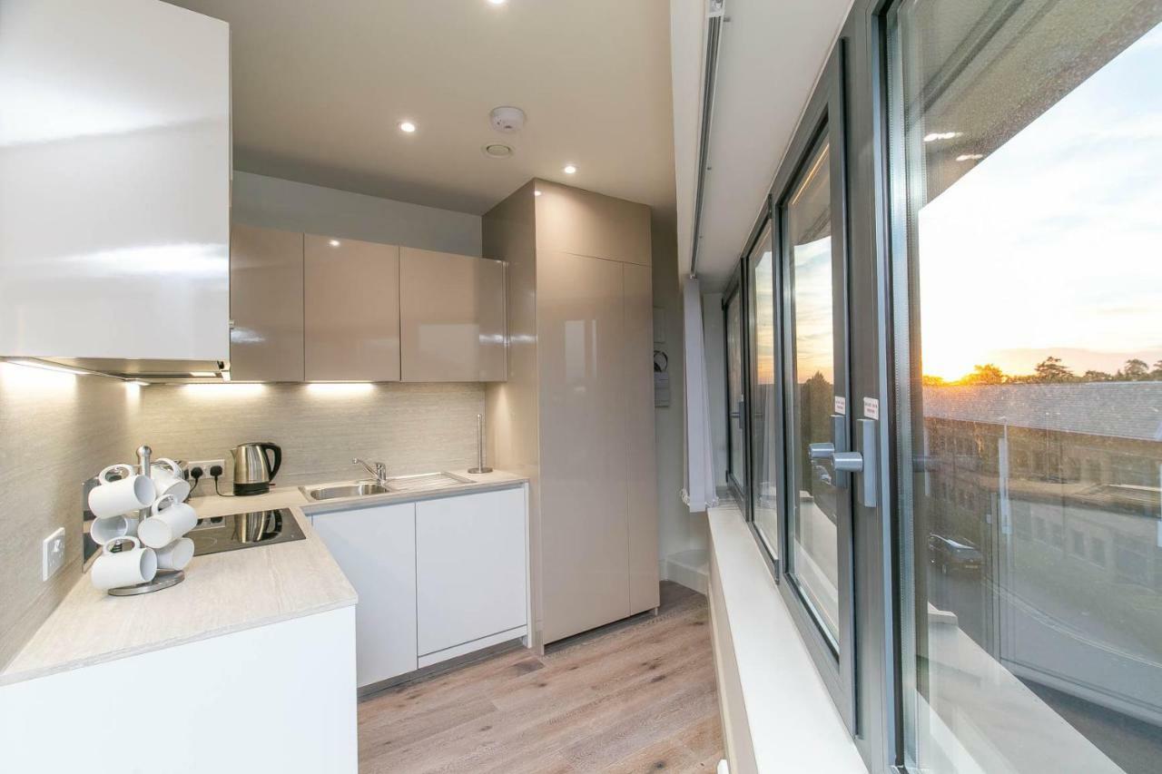 Deluxe Apartments By Heathrow 하몬드스워스 외부 사진